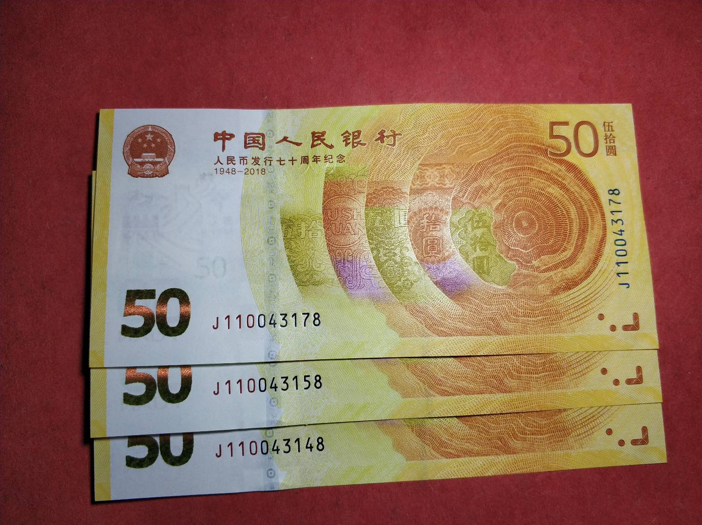 五个1100人民币多少钱(5个5的100元人民币值多钱)